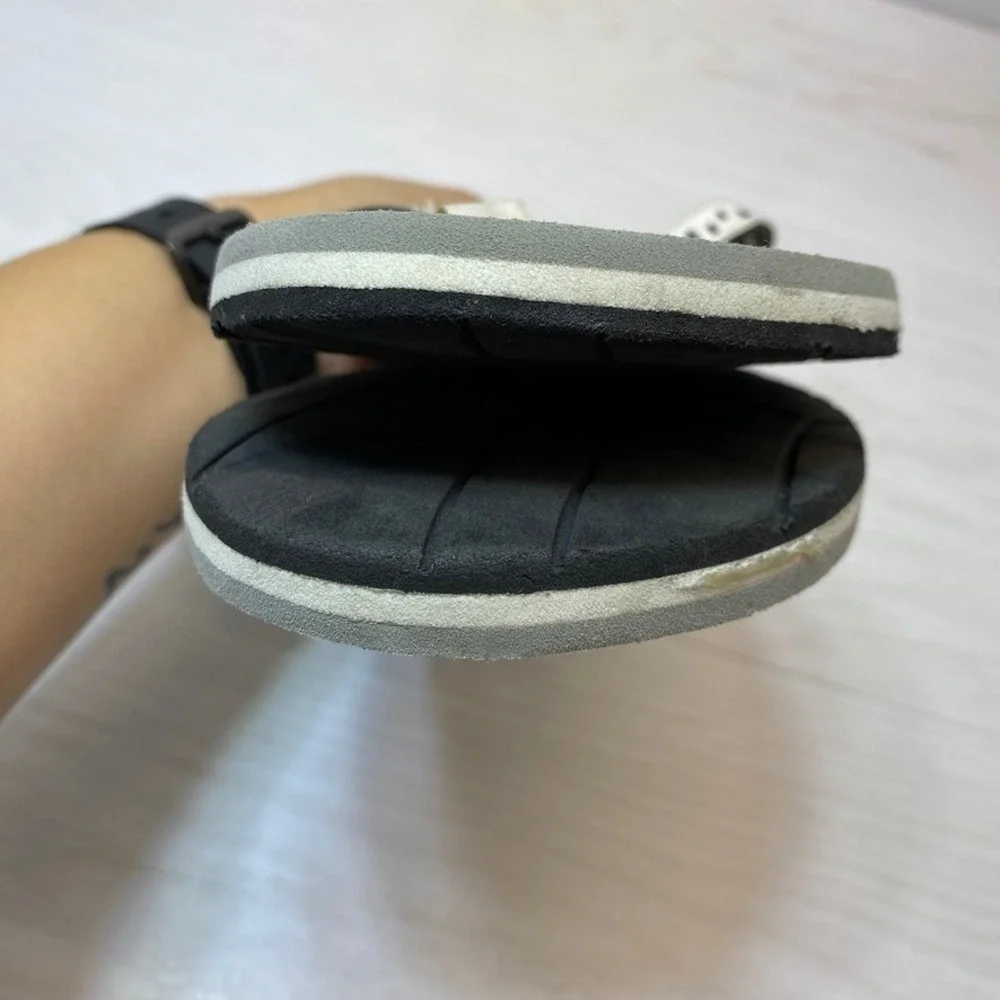 Oakley Mens Size 10 Flip Flop Sandals Sport Thong Gray White Foam Surf Shoe